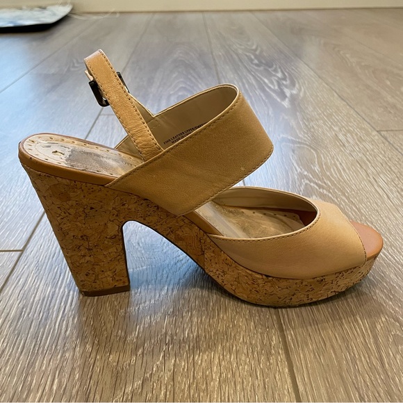 Size 8.5 Adrienne Vittadini cork heels - Picture 5 of 8